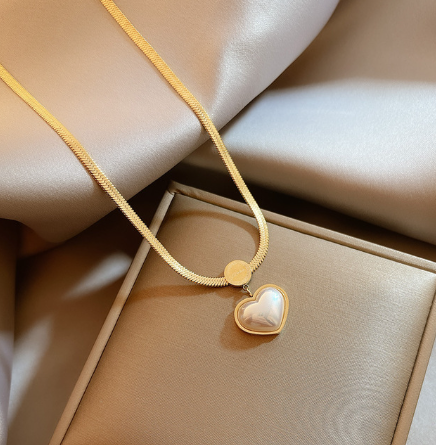 Pearl  Love Shape Necklace and Earrings